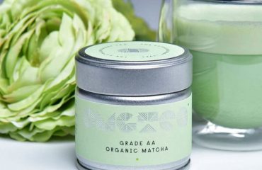 How To Create a Holiday Dessert Bar